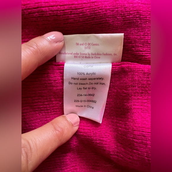 Súper Girl Pink Beanie (Pre-Owned) winter Hat - Picture 10 of 16